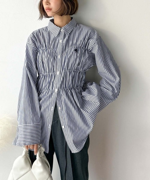 大人のシルエット美人を叶える、ビスチェ風シャーリング長袖シャツ