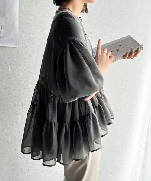 ふんわりフリルで可愛さ倍増！2重ボリューム袖透けティアードブラウス