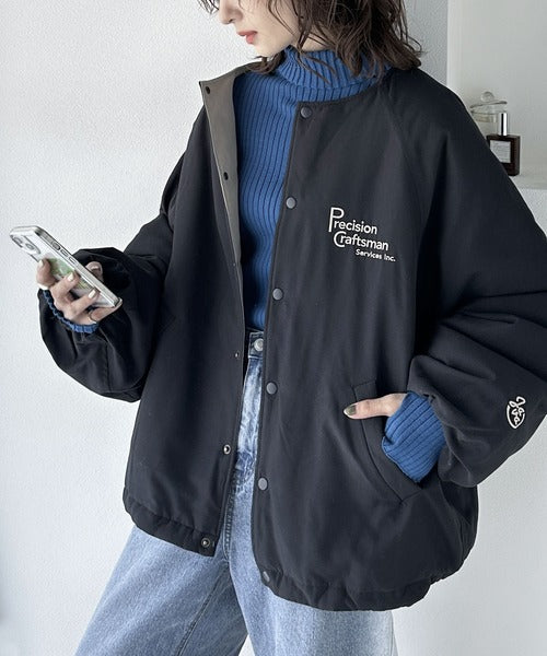 JAVAジャバ 別注》ロゴ刺繍中綿ノーカラーブルゾン jv1070056