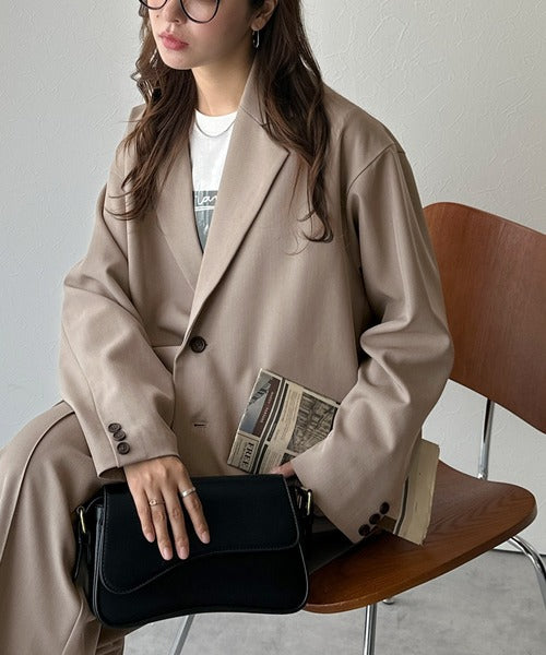 きちんと感とリラックス感を両立。ゆるシルエット、テーラード