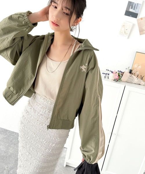 大人スポーティMIX。胸刺繍入り袖ファスナー配色ナイロンジャケット