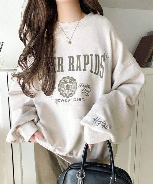 今っぽカジュアルの本命スウェット♪エンブレム風らくがき刺繍