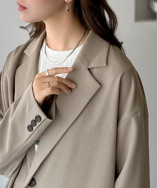きちんと感とリラックス感を両立。ゆるシルエット、テーラード