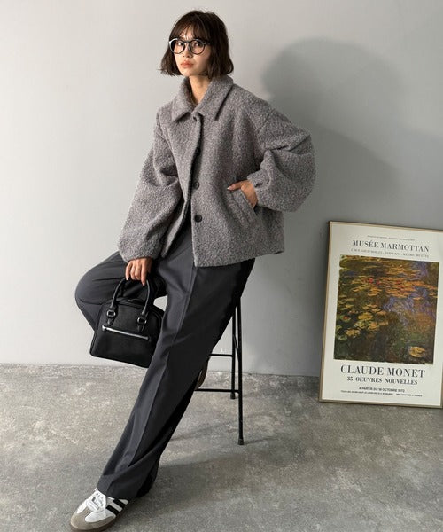 ボリューム感と抜け感の絶妙バランス。コクーン襟付きボアコート