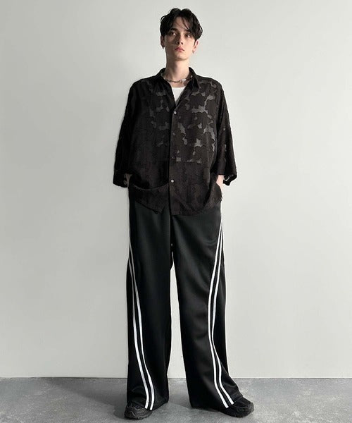 抜け感の抜け技。」フラワー柄シアージャカードドルマンシャツ／Sheer