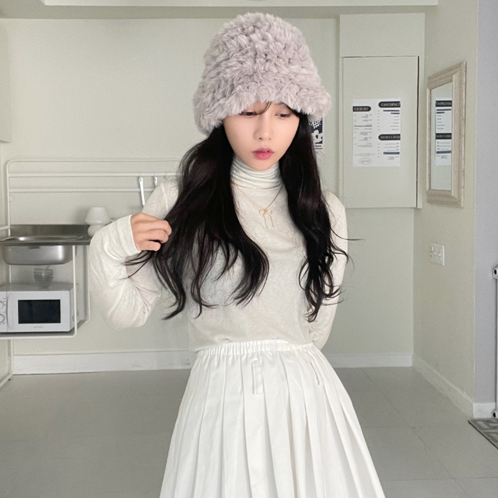 GUCCI ホワイトファーバケットハット 耳あて付き GUCCI ホワイトファー