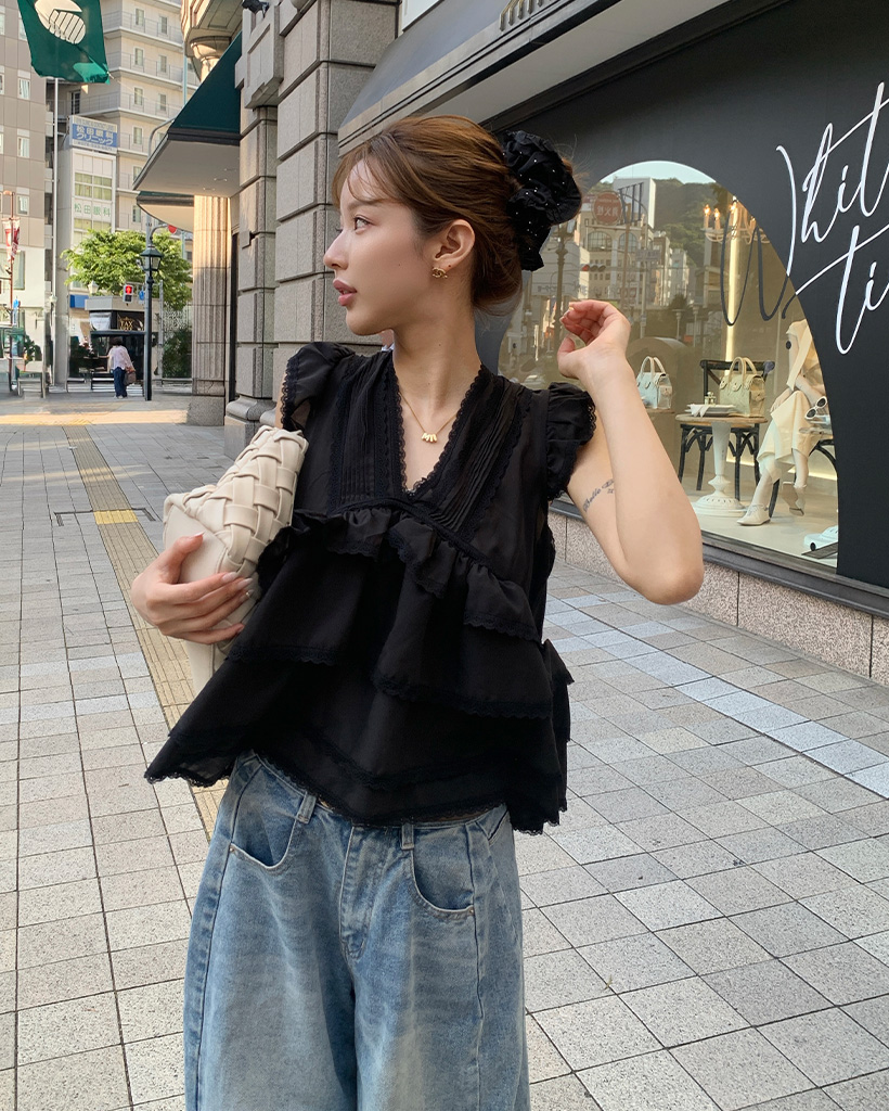カンカンボリュームスリーブレスブラウス