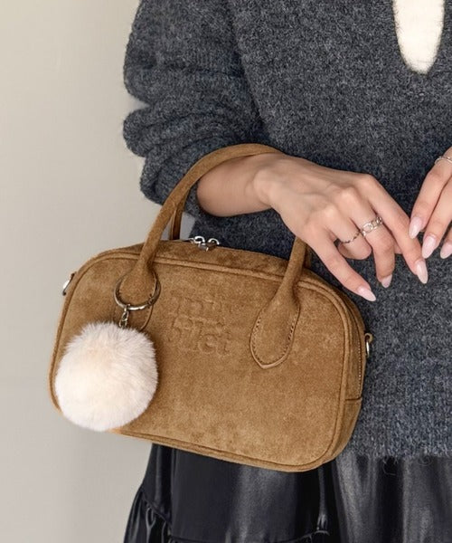 mily bilet】甘い見た目で実力派♪エンボスロゴスウェードライクミニ