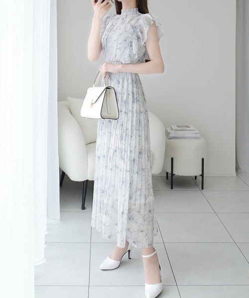 華やかなフリルのワンピースです❣ 044_b5ca64e0-13f5-45da-acab-