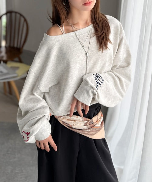 こなれた主役級の存在感♪袖ハート＆手書き風ロゴ刺繍裏毛オフショル