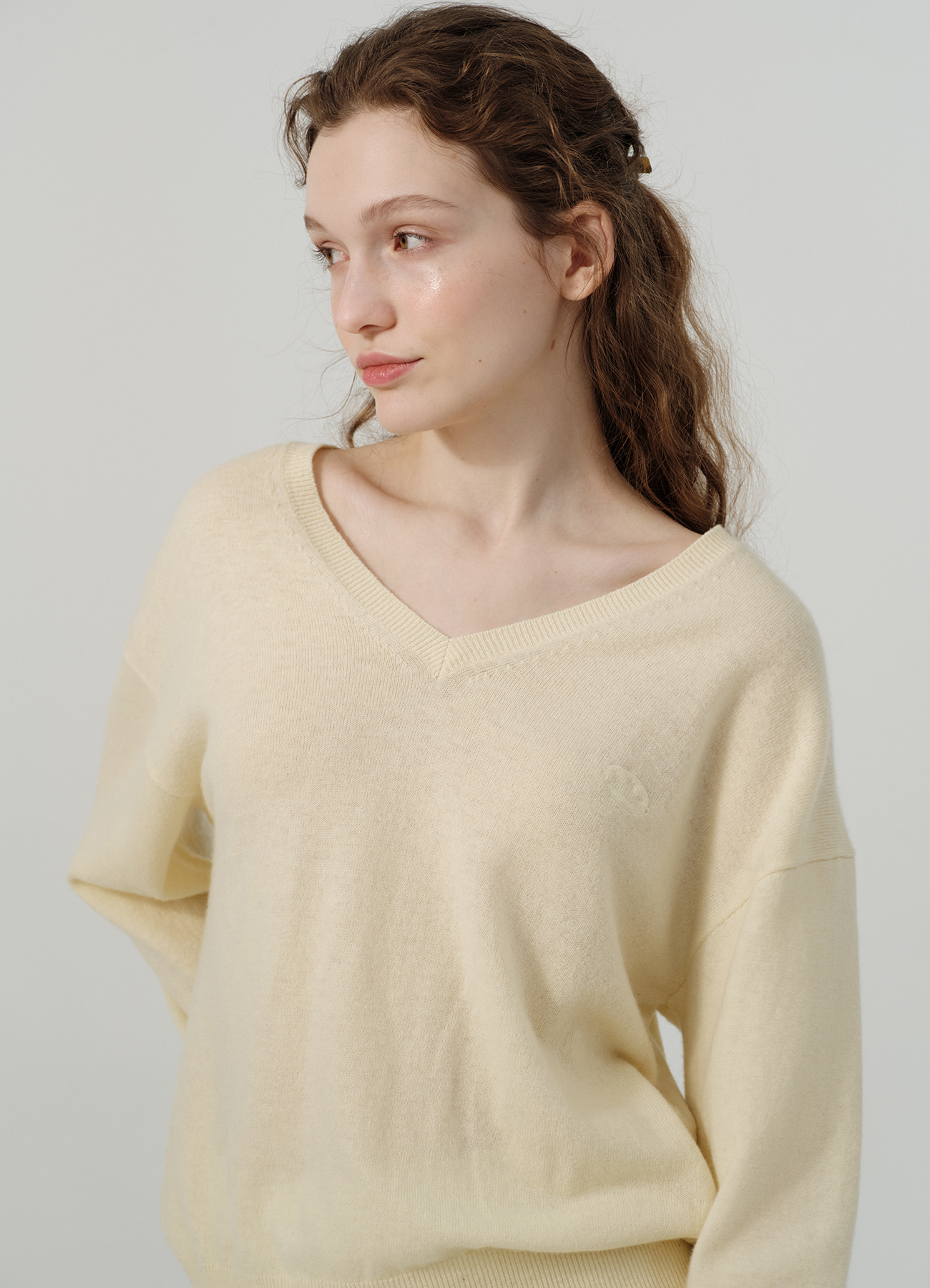Yellow Light Plain V-Neck Knit Sweater | ファッション通販サイト NUGU