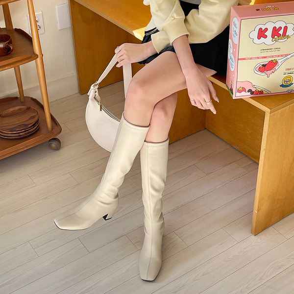 【良品】miumiu☆ビジューシープファーロングブーツ 23.5 ベージュ 良品】miumiu☆ビジューシープファーロングブーツ 23.5 ベージュ 靴