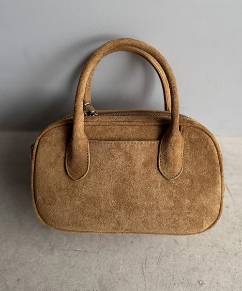 mily bilet】甘い見た目で実力派♪エンボスロゴスウェードライクミニ