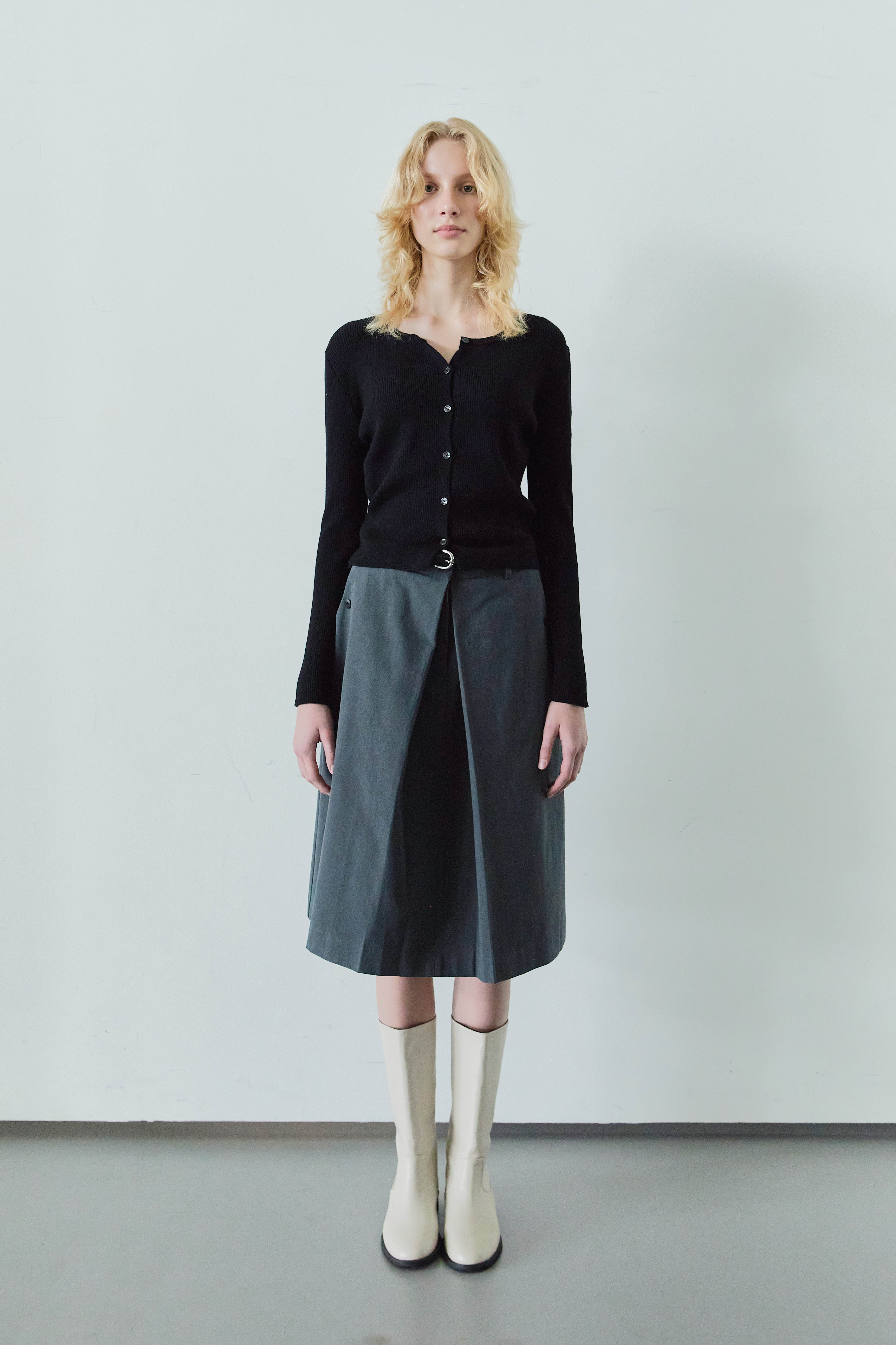 FRONT TUCK MID SKIRTS / CHARCOAL | ファッション通販サイト NUGU