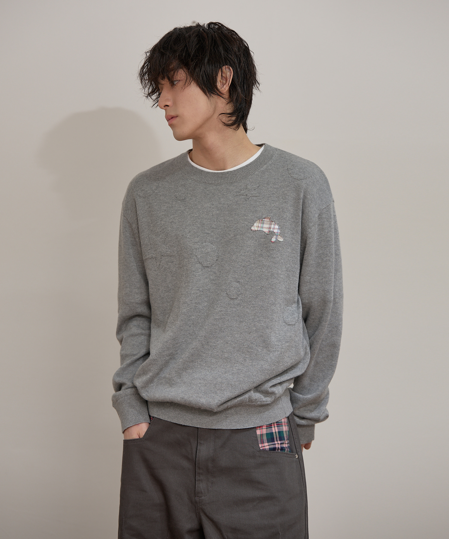 Dolphin Check Applique Crew Neck Knit GREY