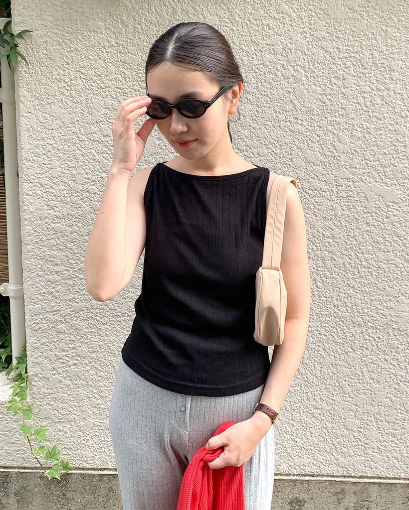 ラインパンチングスリーブレス