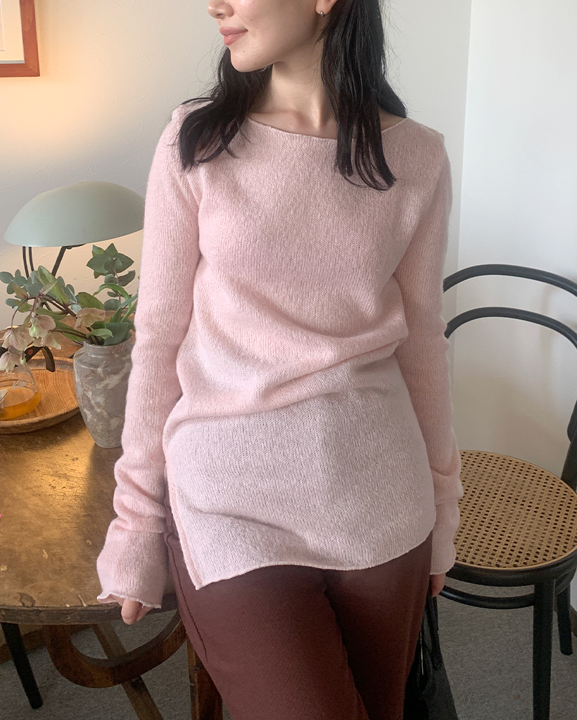 ボートネックスリットニット