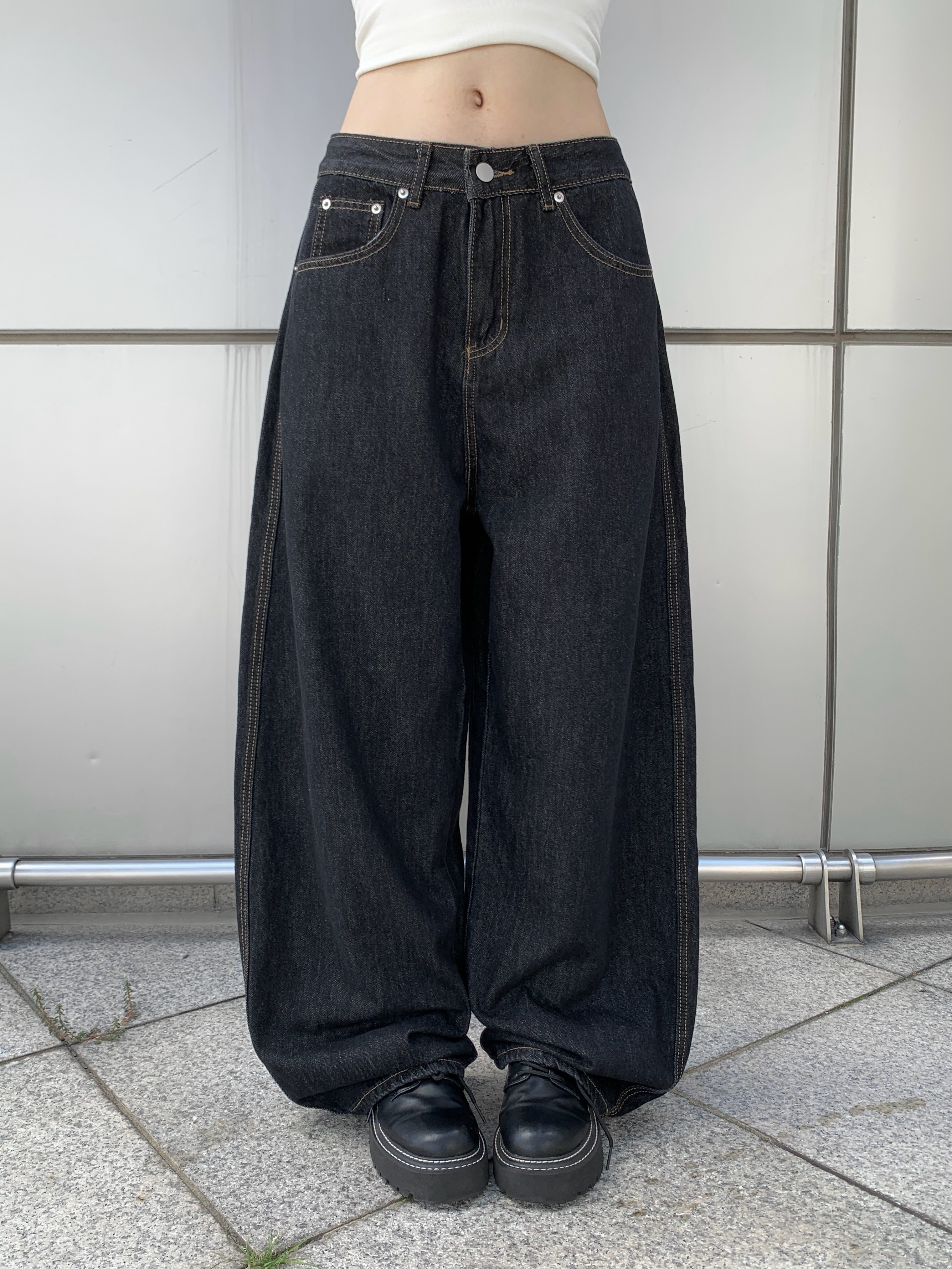 バッククロスバックルステッチ生デニムバルーンワイドパンツ