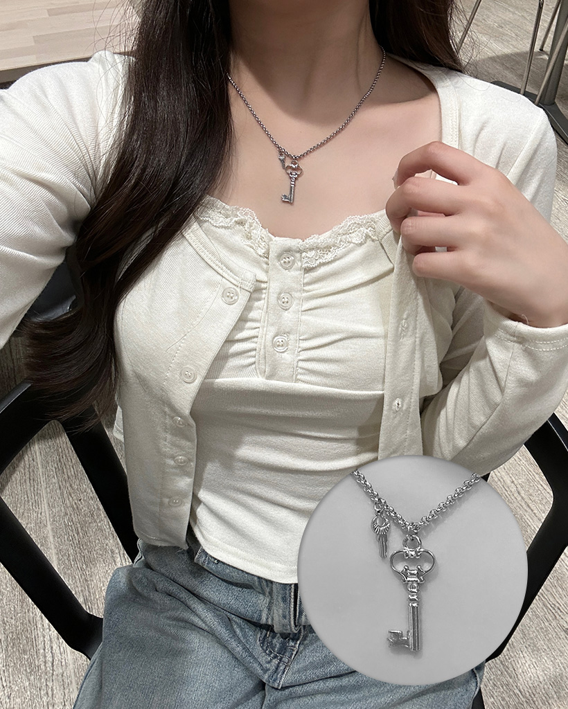 シルバーキーネックレス