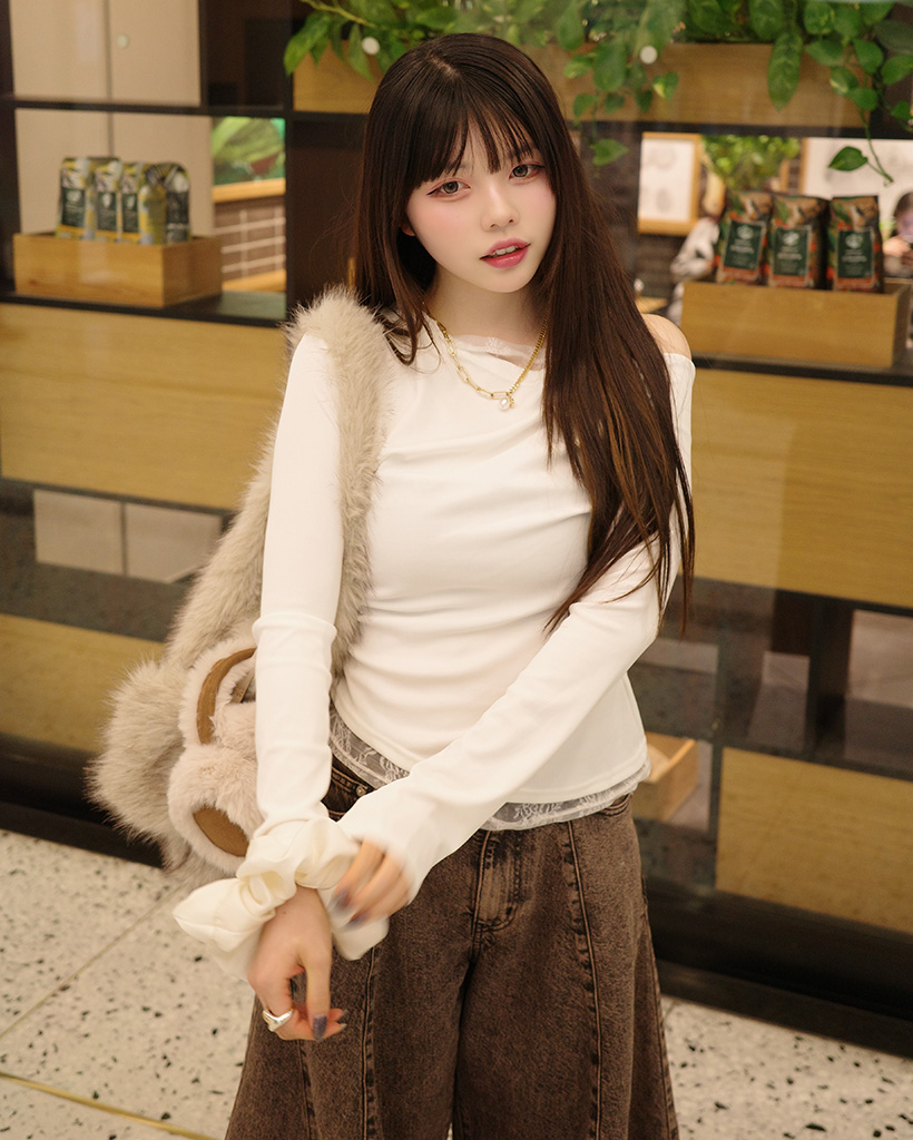 レースレイヤードオフショルダーTシャツ