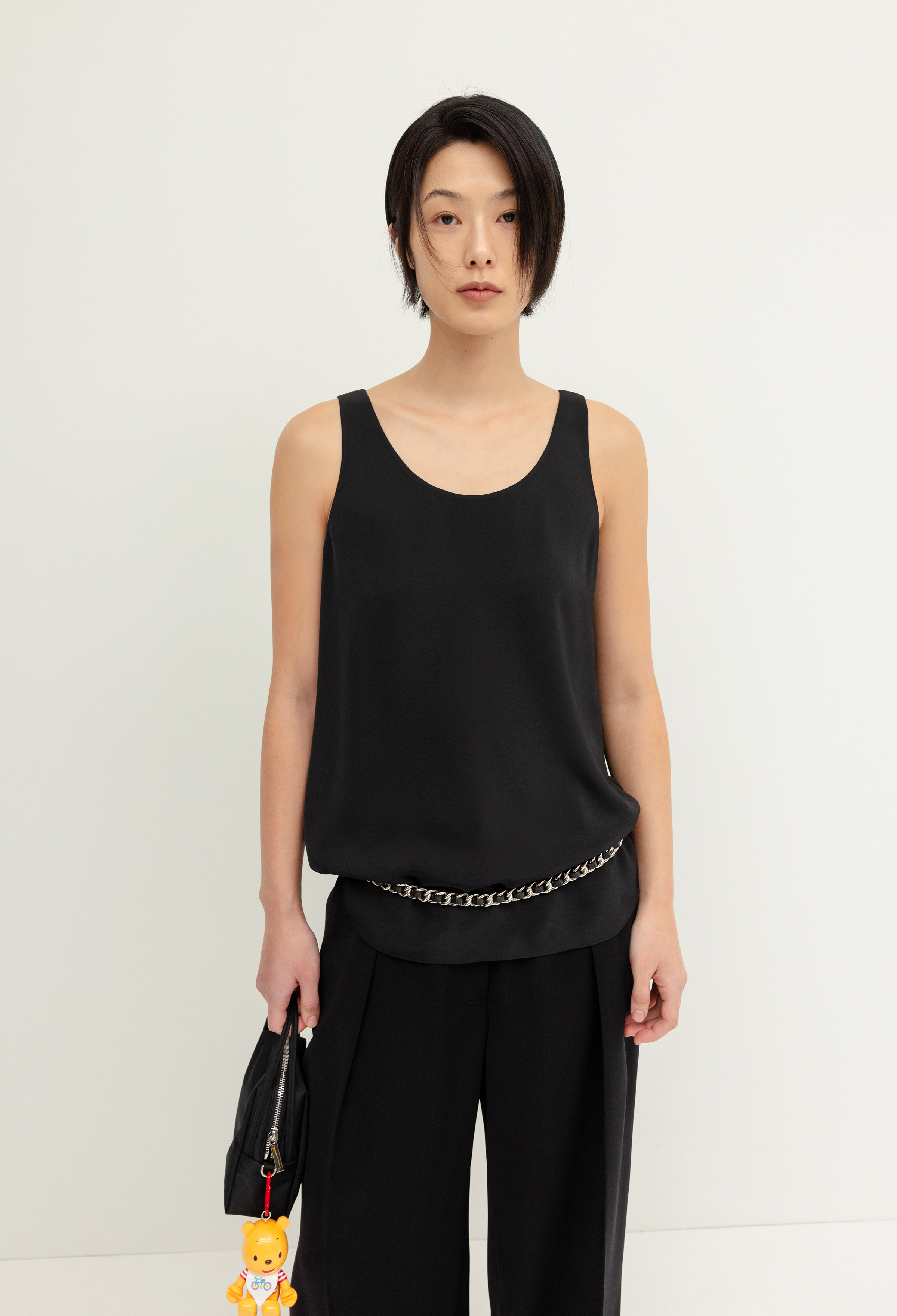 Scoop-neck Sleeveless Blouse Black