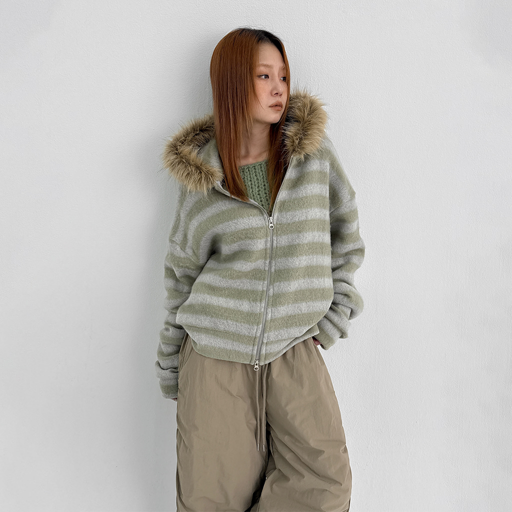 ボーダーフリースファー付きパーカー