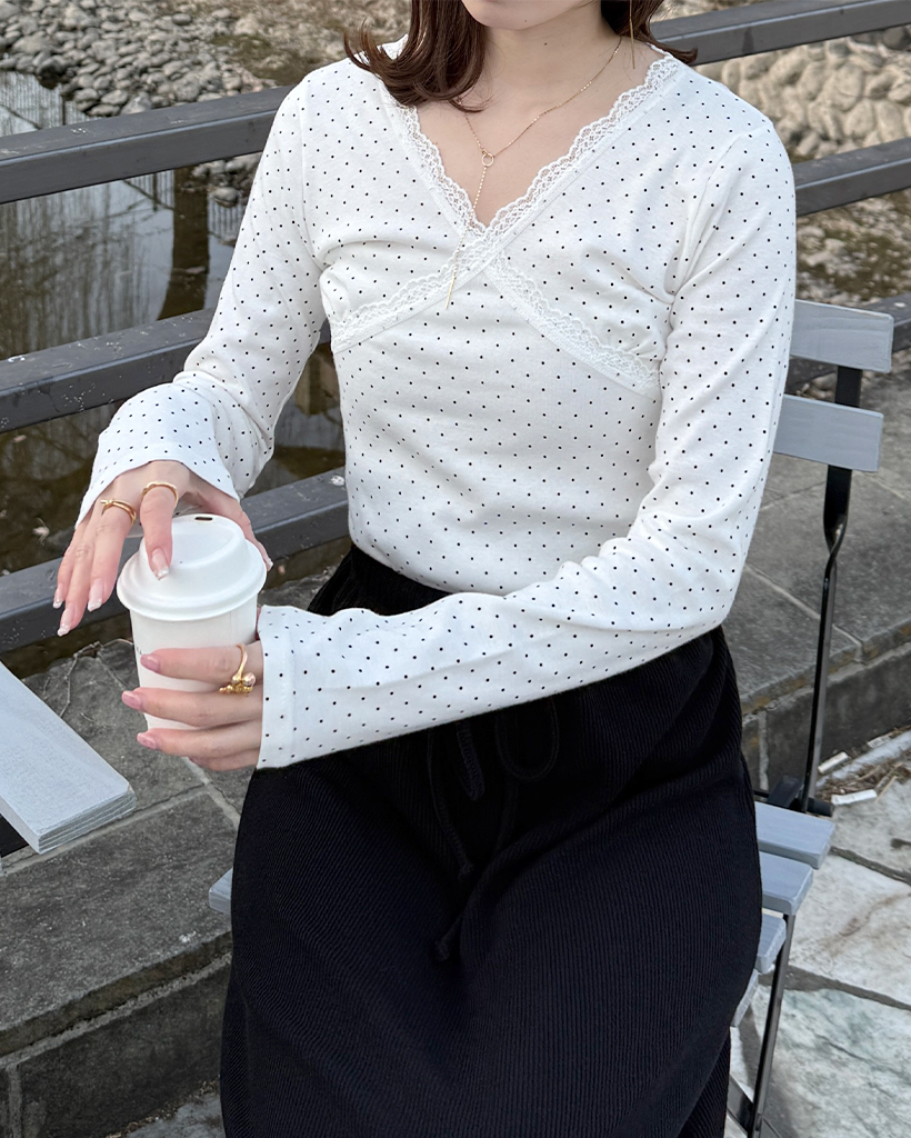 ドットレースポイントVネックロングスリーブTシャツ
