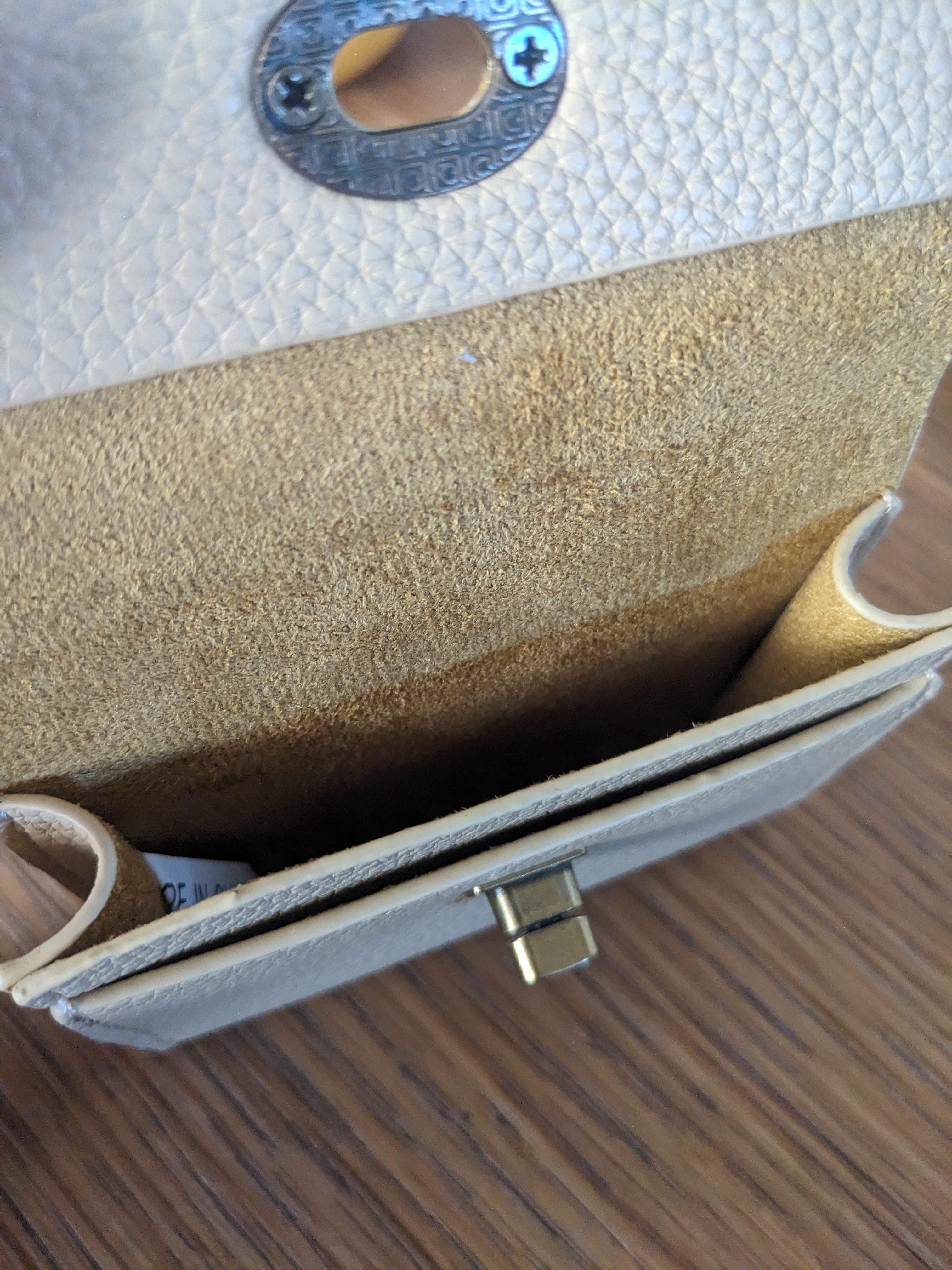 237　型押しベージュゴールドのスリムなお財布　スリムウォレット 237 型押しベージュゴールドのスリムなお財布 スリムウォレット
