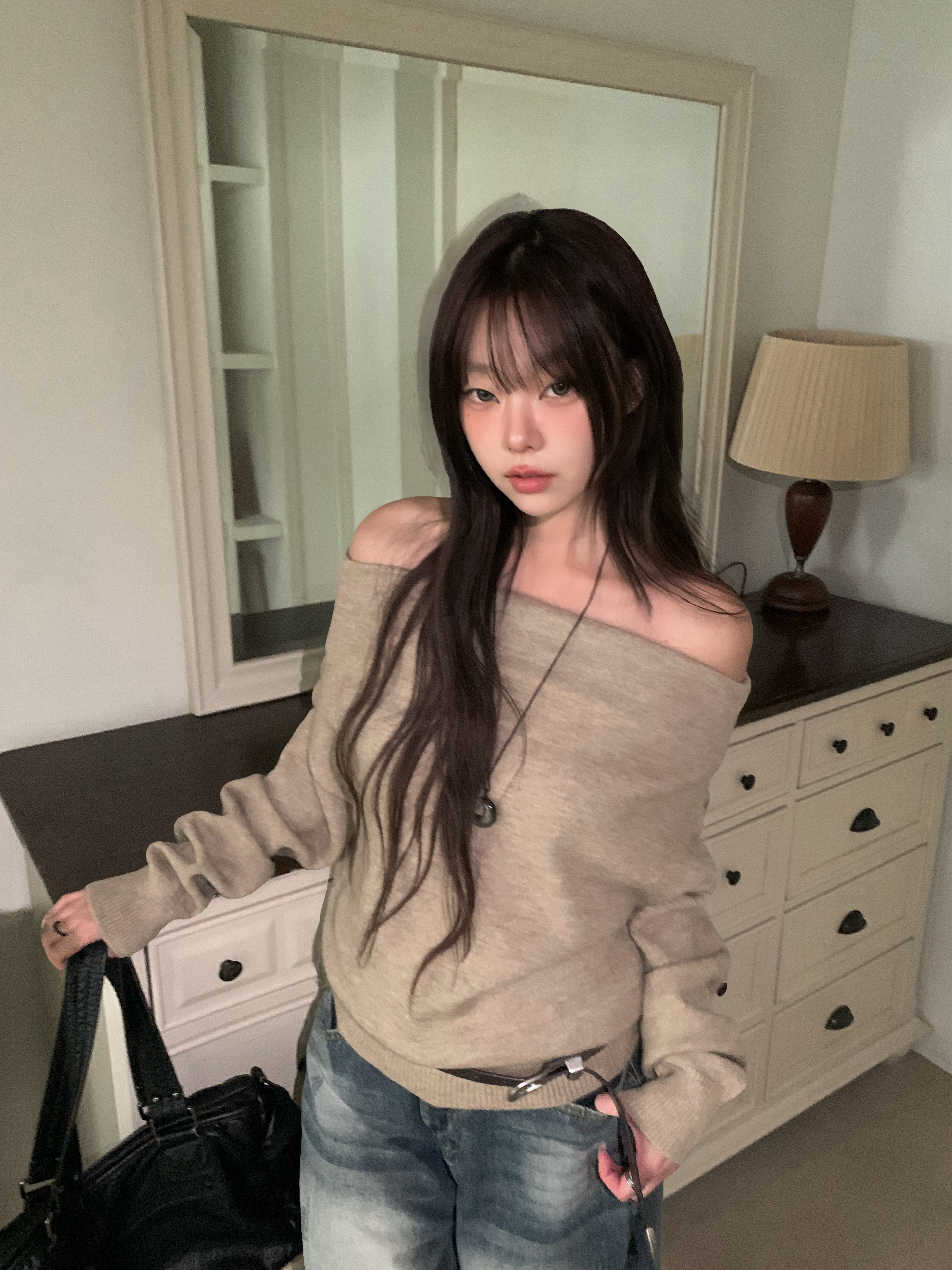 シンプルルーズオフショルダーニット