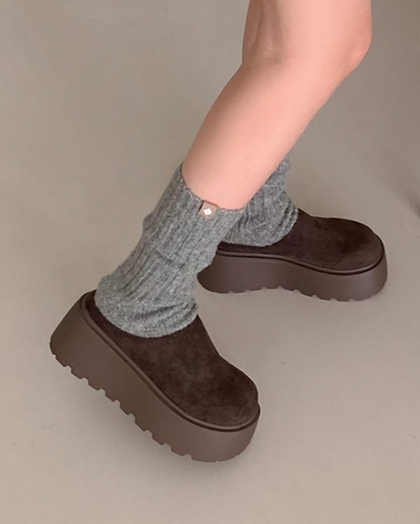 スエードプラットフォームミュール