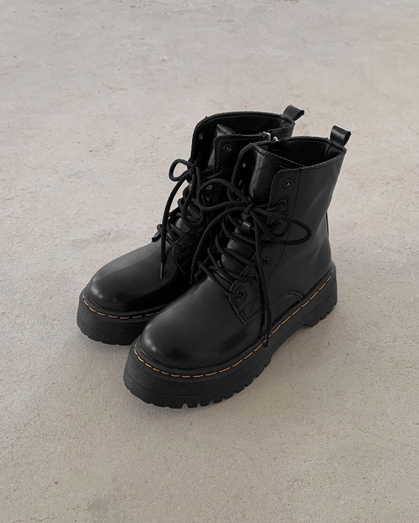 ステッチポイントブーツ