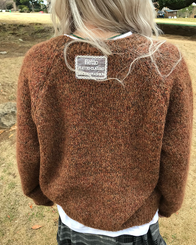 ボカシラウンドニット