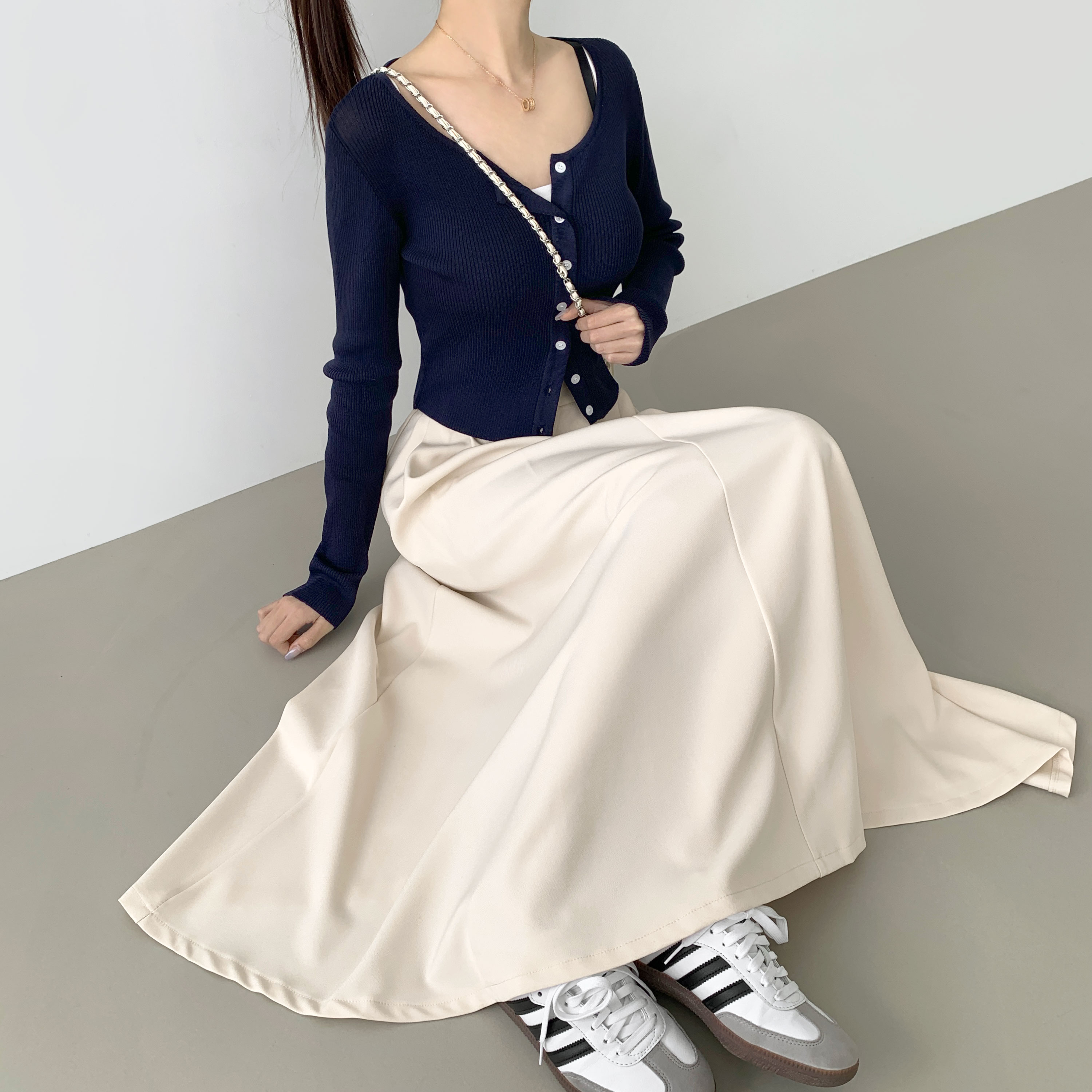 Aラインタック入りロングフレアスカート | ファッション通販サイト NUGU