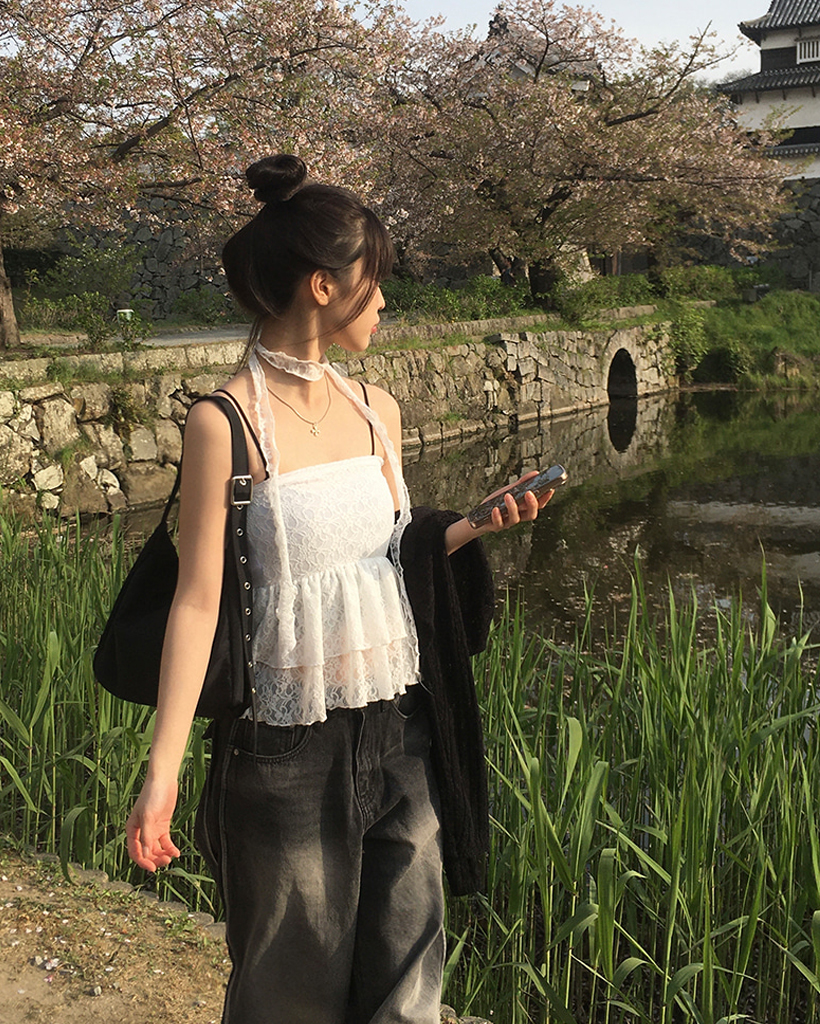 ポイント/フィット調節] バックポケット裾ボタンサイド切替