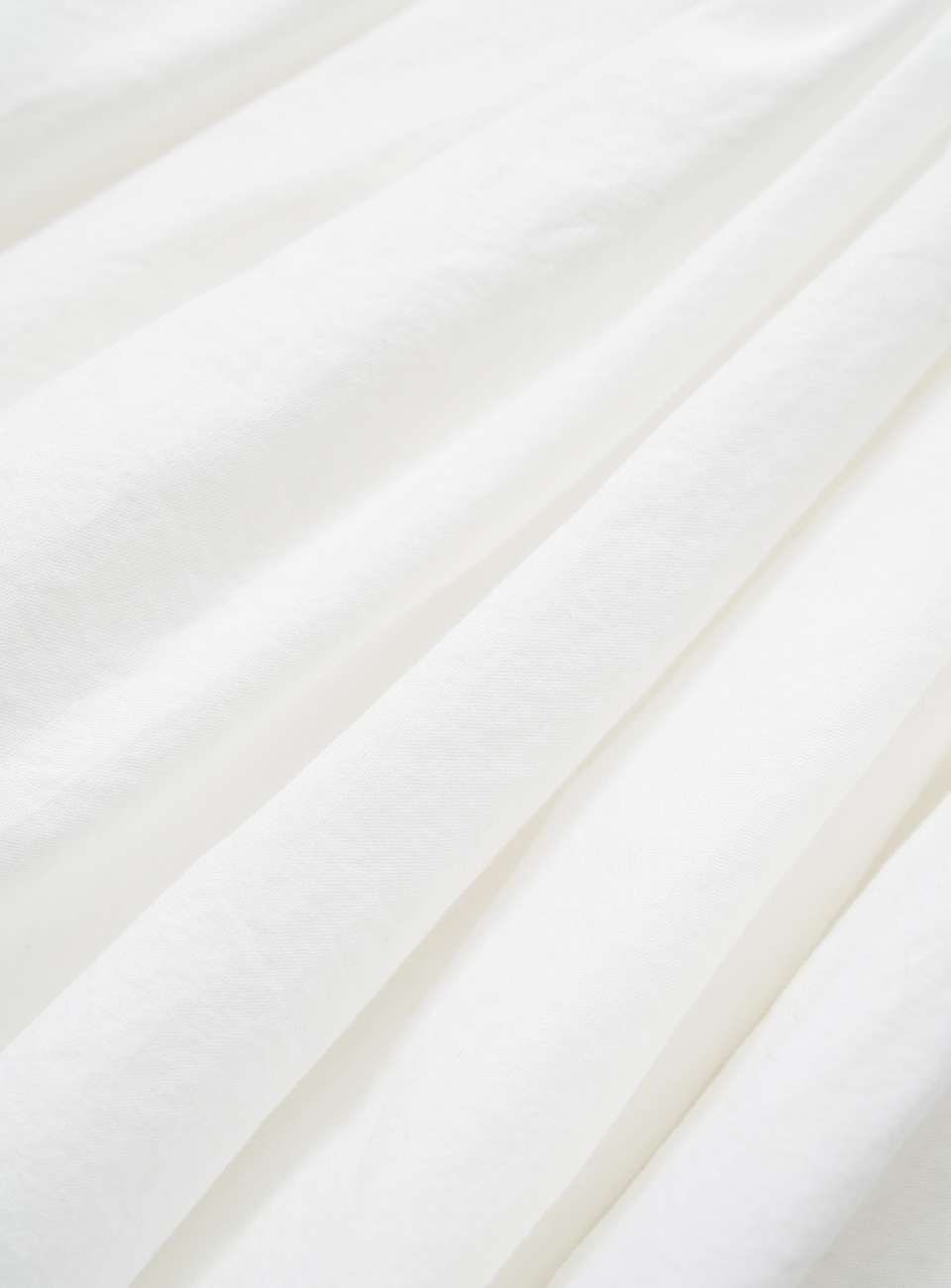 White Magnolia Off-Shoulder Top | ファッション通販サイト NUGU