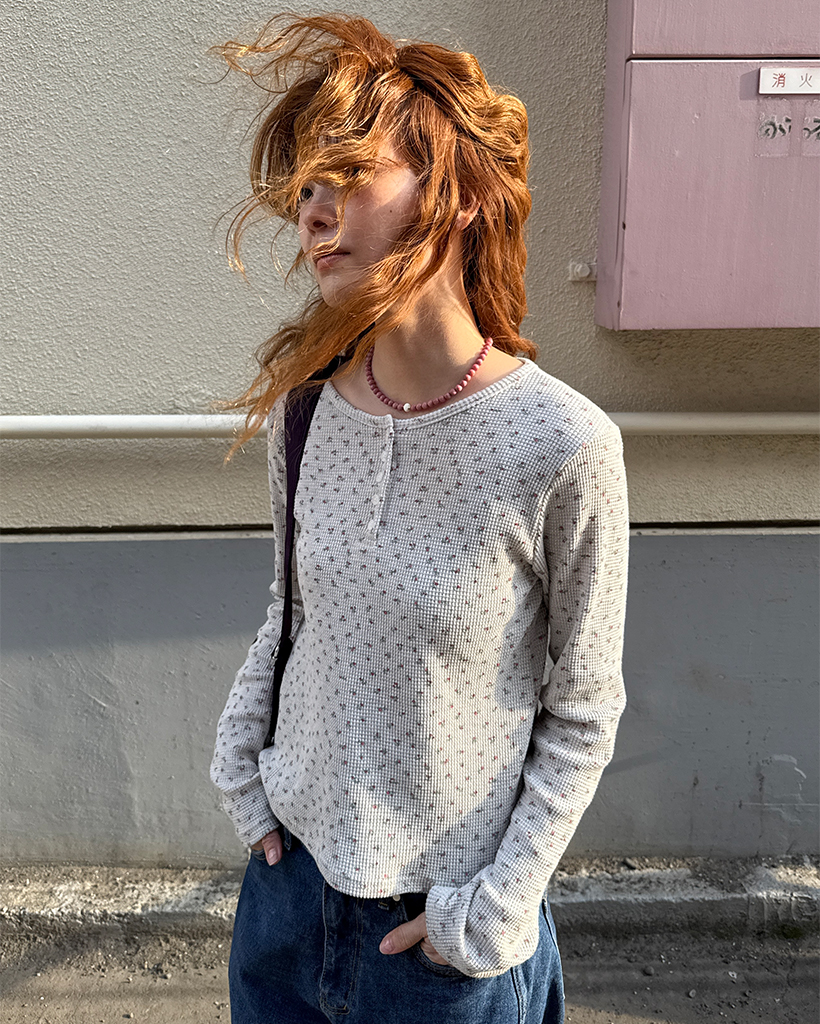 ヘンリネッククフラワーサーマルロングTシャツ