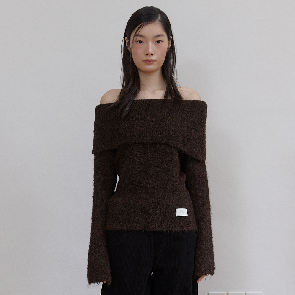 K-POPアイドル着用] COZY WOOL OFF SHOULDER KNIT (BROWN