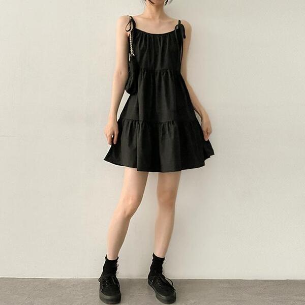 ノースリーブミニワンピース 黒 ティアードデザイン ノースリーブミニワンピース 黒 ティアードデザイン