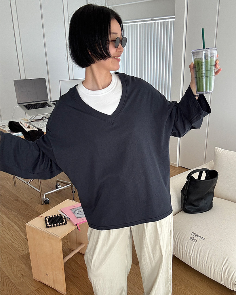 ルーズフィットvネックコットンTシャツ