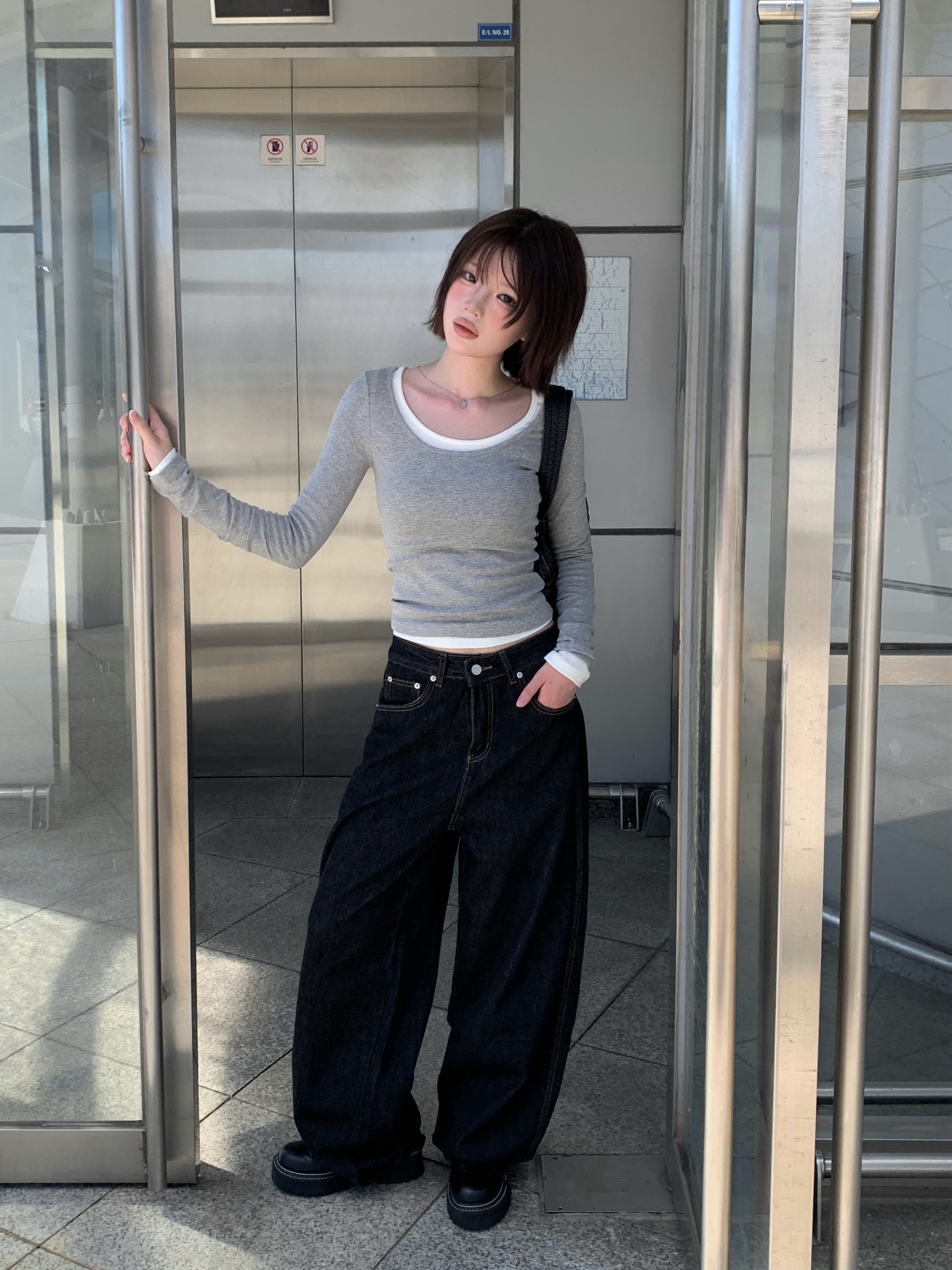 バッククロスバックルステッチ生デニムバルーンワイドパンツ