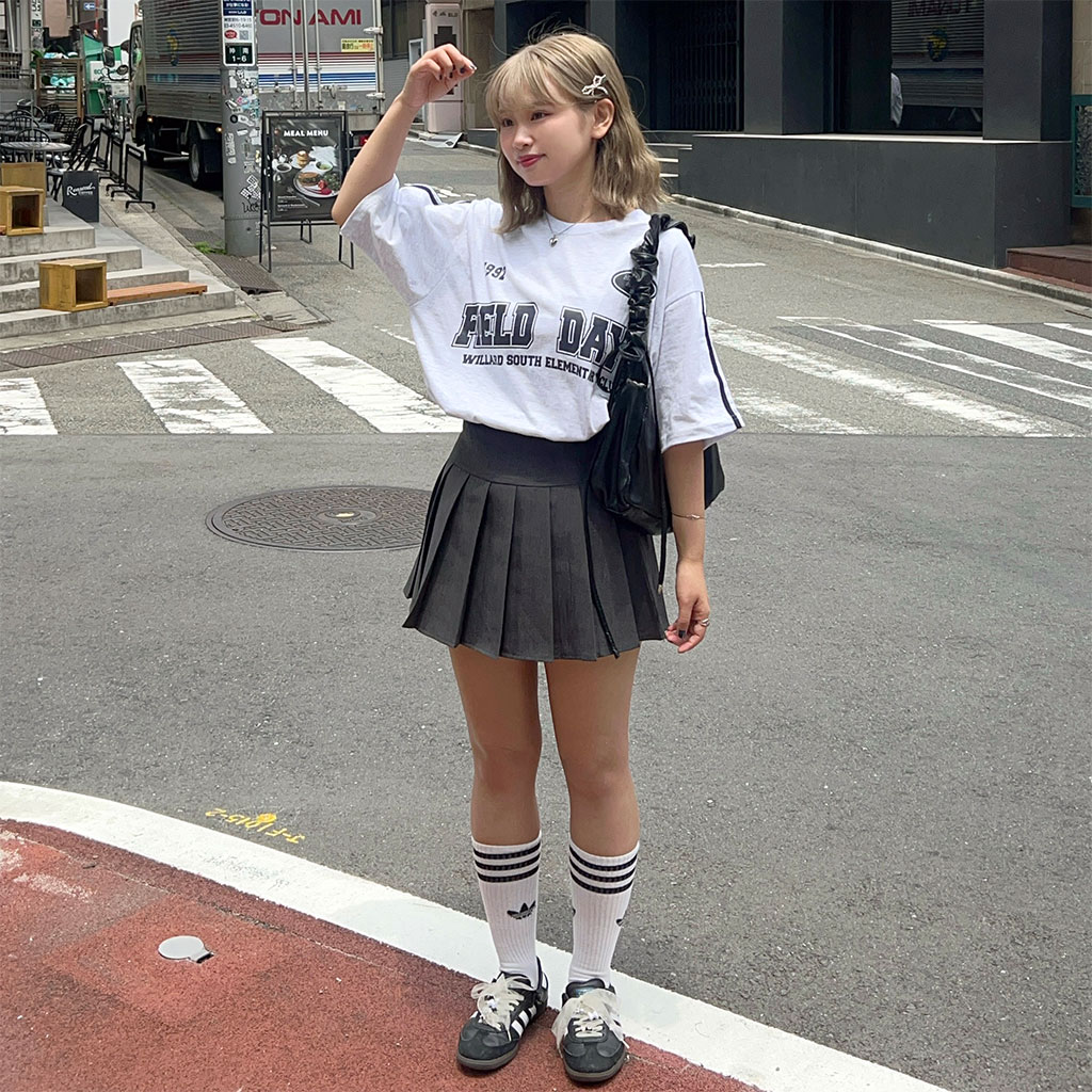 タグ付き未使用品 TO BE CHIC 台形スカート プリーツ 42 花柄 黒白 スパンドットプリント スカート(スカート)｜TO BE CHIC(トゥー