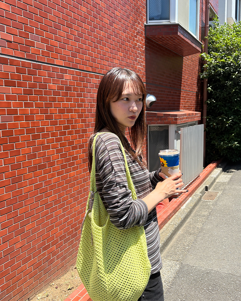 ハクナマタタcookiesイエローショルダーバッグ メッシュポケット付き キーリングセットニットショルダーバッグ | ファッション通販