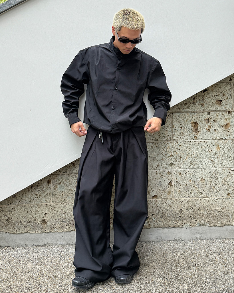 美品desigual黒 ジッパー ハイネック ジャケットsize44大きいサイズ リブハイネック ビッグカラーフェイクレザージャケット/PU合皮ジップ