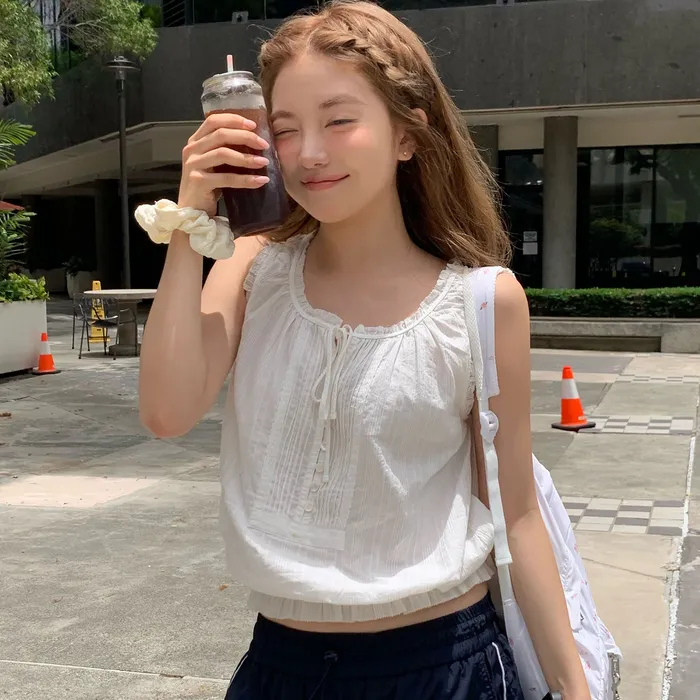 White Pleatib Lace Sleeveless Blouse | ファッション通販