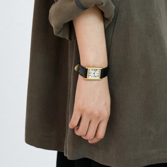 WIDE CLASSIC SQUARE WATCH (GOLD)