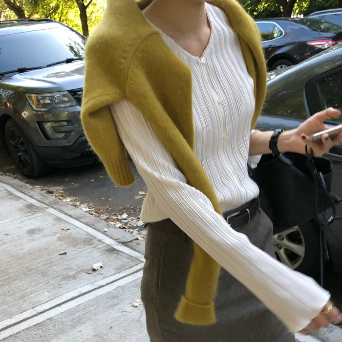 PLEATS ROUND BLOUSE (IVORY)