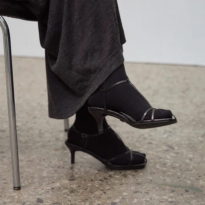 LAYERED HEELS (BLACK)