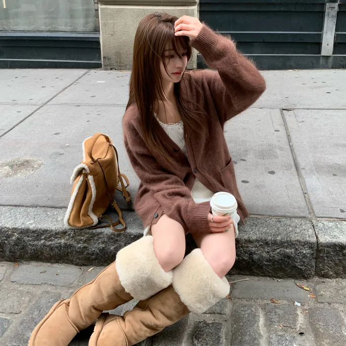 Fuzzy V-neck Knit Cardigan_Brown