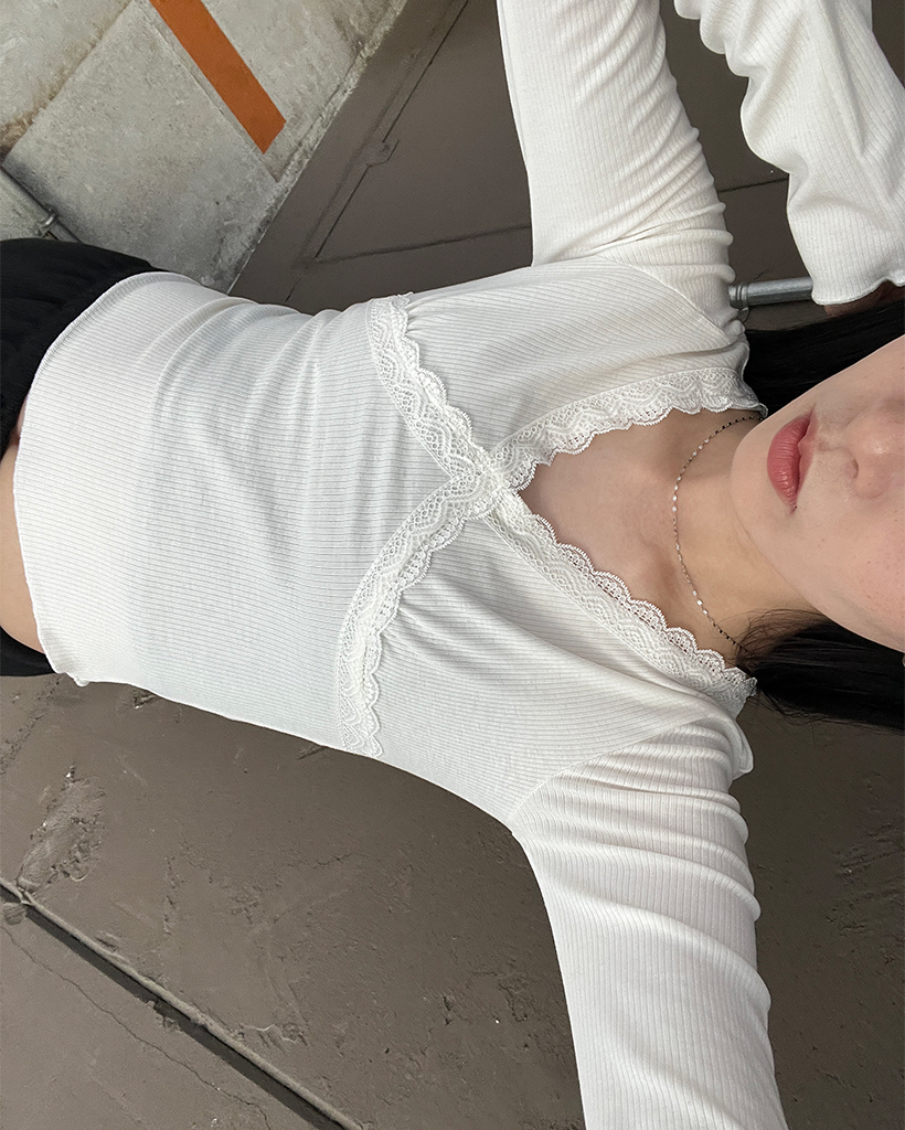 レースVネックリブスリムTシャツ