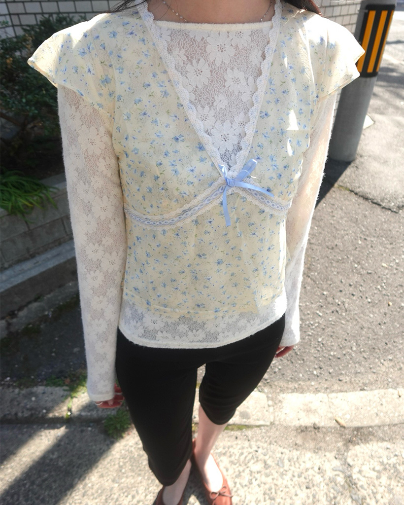 フラワーリボンポイントラッフルブラウス